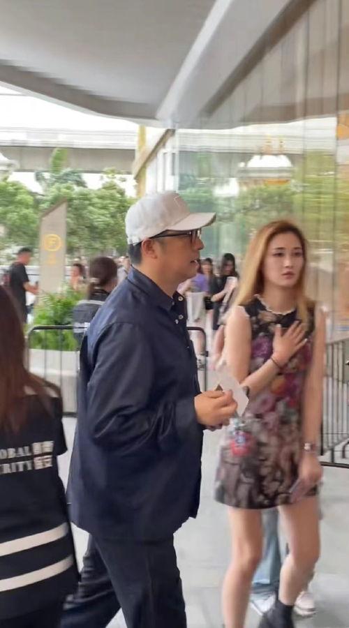 日韩美女看王嘉尔视频在线观看,王嘉尔魅力视频全网热议